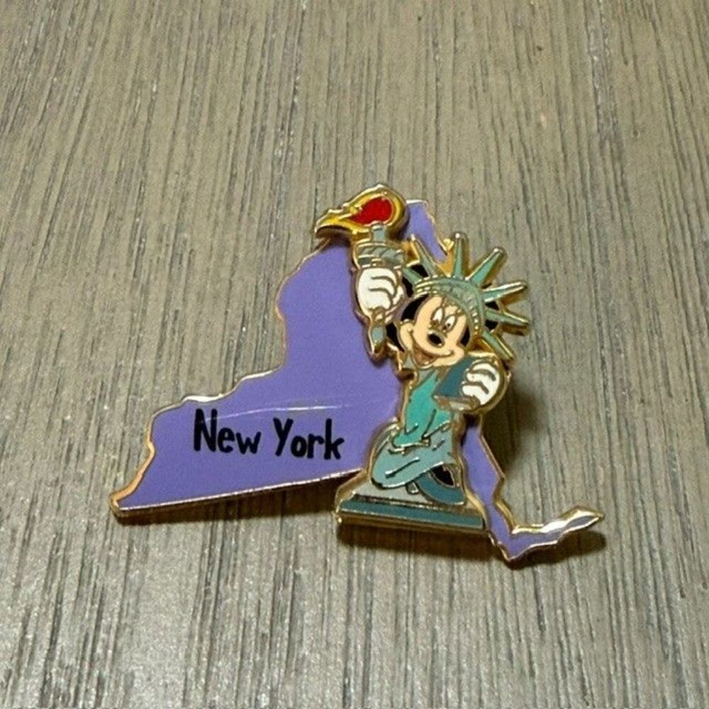 Disney Pin New York Character Minnie Mouse Empire State Statue of Liberty 2002